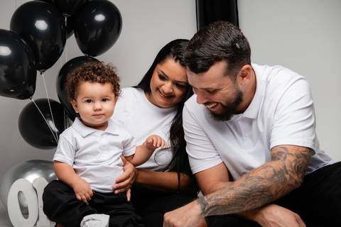 ensaio infantil de 1 ano

ensaio de 1 ano no estúdio

ensaio infantil clean

ensaio inspirado no Pinterest

fotos de bebê com estilo

ensaio criativo de aniversário

ensaio com carro de brinquedo

fotógrafo infantil em estúdio

'