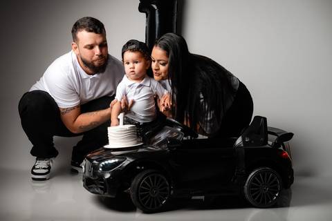 ensaio infantil de 1 ano

ensaio de 1 ano no estúdio

ensaio infantil clean

ensaio inspirado no Pinterest

fotos de bebê com estilo

ensaio criativo de aniversário

ensaio com carro de brinquedo

fotógrafo infantil em estúdio

'