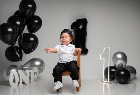 ensaio infantil de 1 ano

ensaio de 1 ano no estúdio

ensaio infantil clean

ensaio inspirado no Pinterest

fotos de bebê com estilo

ensaio criativo de aniversário

ensaio com carro de brinquedo

fotógrafo infantil em estúdio

'