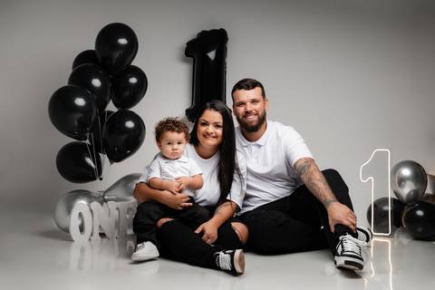 ensaio infantil de 1 ano

ensaio de 1 ano no estúdio

ensaio infantil clean

ensaio inspirado no Pinterest

fotos de bebê com estilo

ensaio criativo de aniversário

ensaio com carro de brinquedo

fotógrafo infantil em estúdio

'