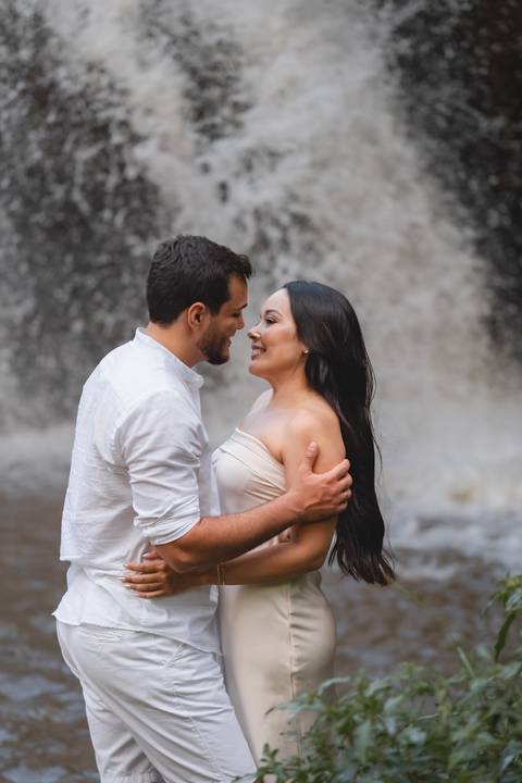 Ensaio de casal na natureza
Ensaio em cachoeira interior de SP
Ensaio em plantação de milho'