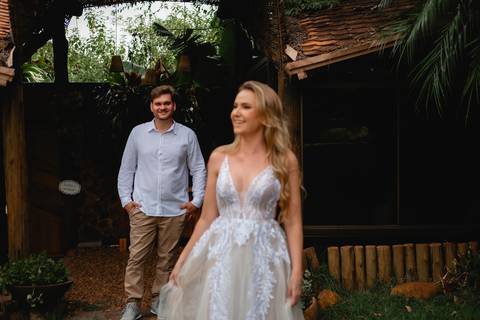 Ensaio romântico no Spa Eden Garden

Ensaio fotográfico em lago com barco

Ensaio de casal com pôr do sol

Vestido branco ensaio fotográfico'