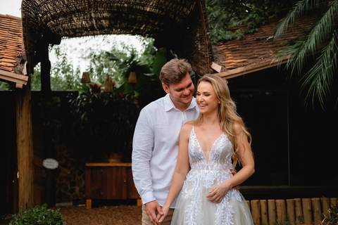 Ensaio romântico no Spa Eden Garden

Ensaio fotográfico em lago com barco

Ensaio de casal com pôr do sol

Vestido branco ensaio fotográfico'
