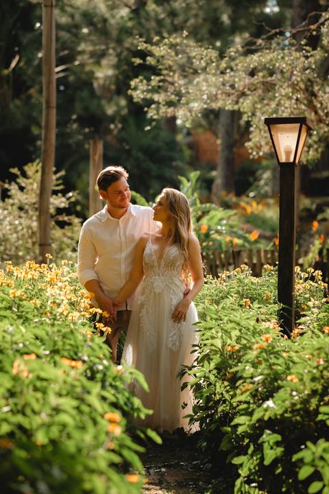 Ensaio de casal com chapéu boho

Fotógrafo romântico no Paraná

Ensaio de casal elegante e natural'