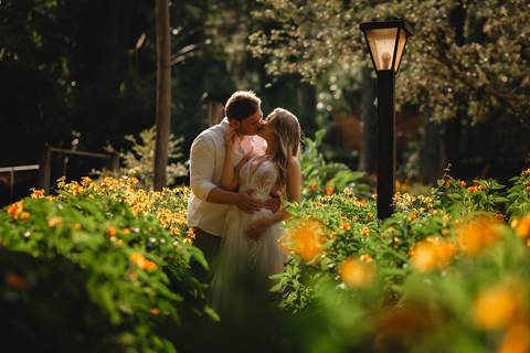 Ensaio de casal com chapéu boho

Fotógrafo romântico no Paraná

Ensaio de casal elegante e natural'