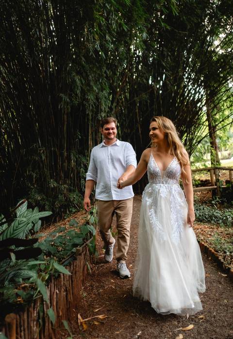 Ensaio de casal com chapéu boho

Fotógrafo romântico no Paraná

Ensaio de casal elegante e natural'