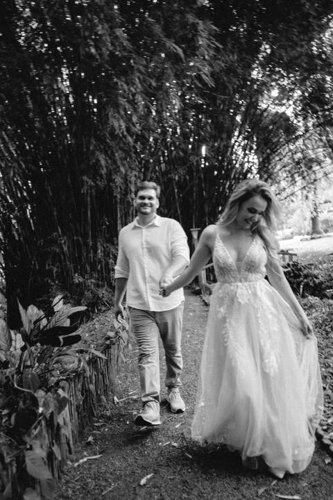 Ensaio de casal com chapéu boho

Fotógrafo romântico no Paraná

Ensaio de casal elegante e natural'