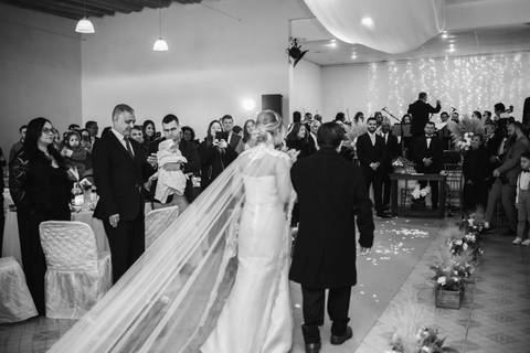 Casamento simples e emocionante
Casamento com clima frio e nublado'