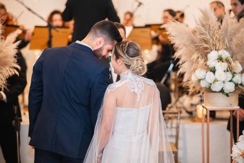 Casamento simples e emocionante
Casamento com clima frio e nublado'