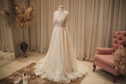 dia da noiva na Evelyn Carbonaro Maquiagem PP
aluguel de vestido de noiva em presidente prudente '