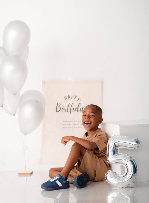 numero 5 metalizado , look para ensaio infantil '