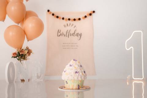 cenario para smash the cake clean 
Fotografo infantil em presidente prudente '