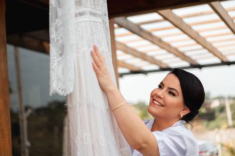 vestido de noiva bem leve , e simples para o campo'