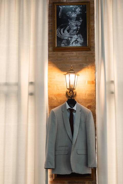 terno de noivo na cor cinza '