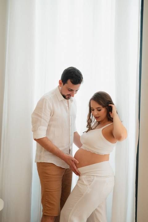 ensaio de gestante no quarto com cachorro 
ensaio de gestante com pet 
inspiração de ensaio de gestante 
fotografo de gestante '