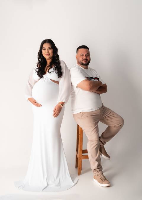fotos de gestante com o marido 
inspiração de ensaio de gestante em estudio 
fotografo de gestante em presidente prudente '
