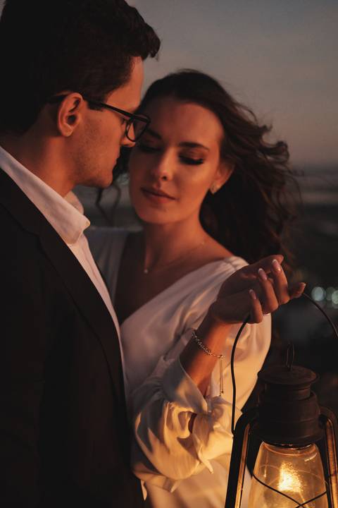 pré-wedding ao pôr do sol

ensaio pré-wedding romântico

ensaio pré-wedding com lamparinas

ensaio pré-wedding elegante'