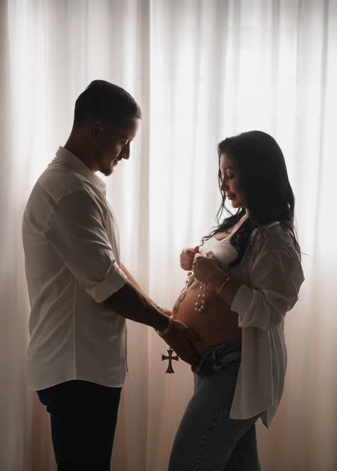 ensaio maternidade em estúdio

ensaio gestante elegante

ensaio gestante minimalista

fotografia de maternidade profissional'