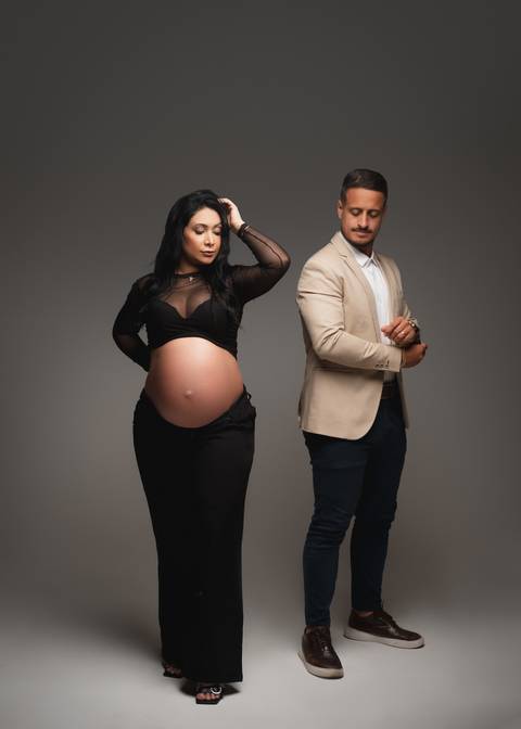 ensaio maternidade em estúdio

ensaio gestante elegante

ensaio gestante minimalista

fotografia de maternidade profissional'