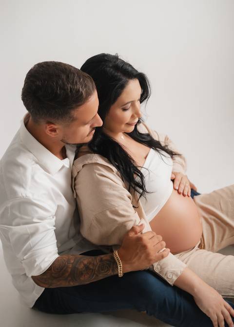 ensaio maternidade em estúdio

ensaio gestante elegante

ensaio gestante minimalista

fotografia de maternidade profissional'