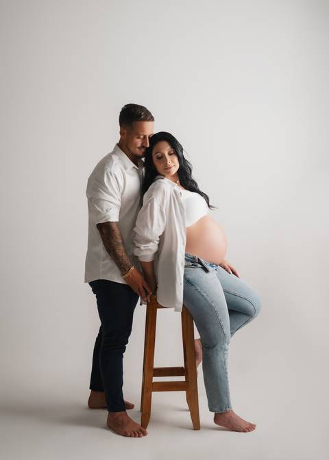 ensaio maternidade em estúdio

ensaio gestante elegante

ensaio gestante minimalista

fotografia de maternidade profissional'