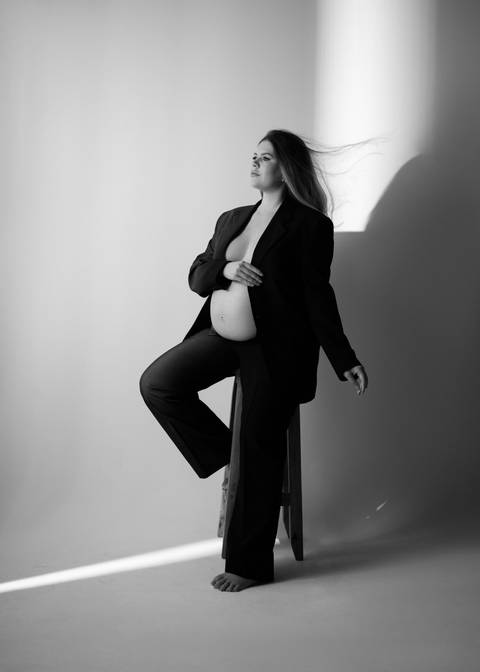 ensaio gestante em estúdio

fotografia de gestante profissional

ensaio fotográfico de gravidez

fotos de gestante casal

ensaio maternidade em estúdio'