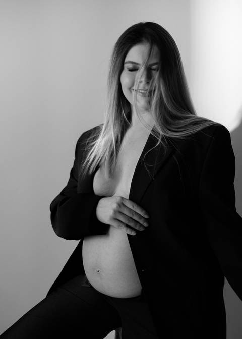 ensaio gestante em estúdio

fotografia de gestante profissional

ensaio fotográfico de gravidez

fotos de gestante casal

ensaio maternidade em estúdio'