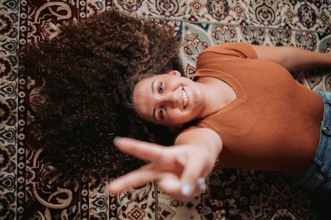 nsaio debutante

Debutantes gêmeas

Michaella e Gabriella

Ensaio em estúdio

Sessão fotográfica 15 anos

Inclusão e diversidade

Autismo e representatividade

Amor entre irmãs'