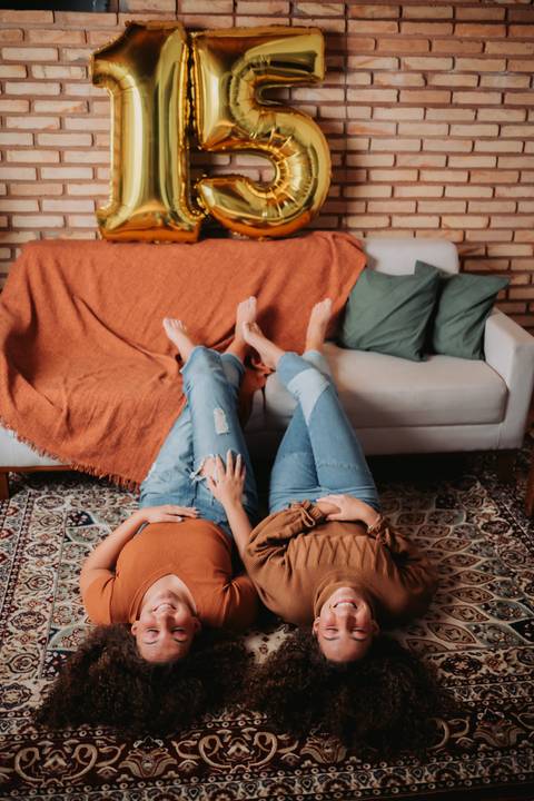 nsaio debutante

Debutantes gêmeas

Michaella e Gabriella

Ensaio em estúdio

Sessão fotográfica 15 anos

Inclusão e diversidade

Autismo e representatividade

Amor entre irmãs'