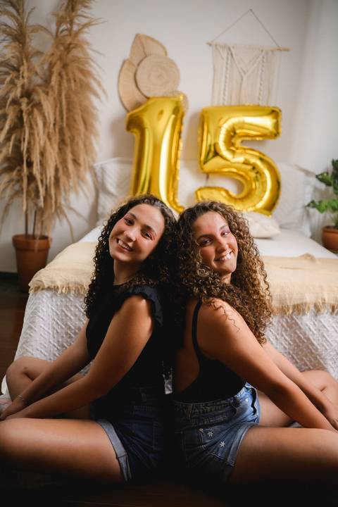 Ensaio debutante

Debutantes gêmeas

Michaella e Gabriella

Ensaio em estúdio

Sessão fotográfica 15 anos

Inclusão e diversidade

Autismo e representatividade'