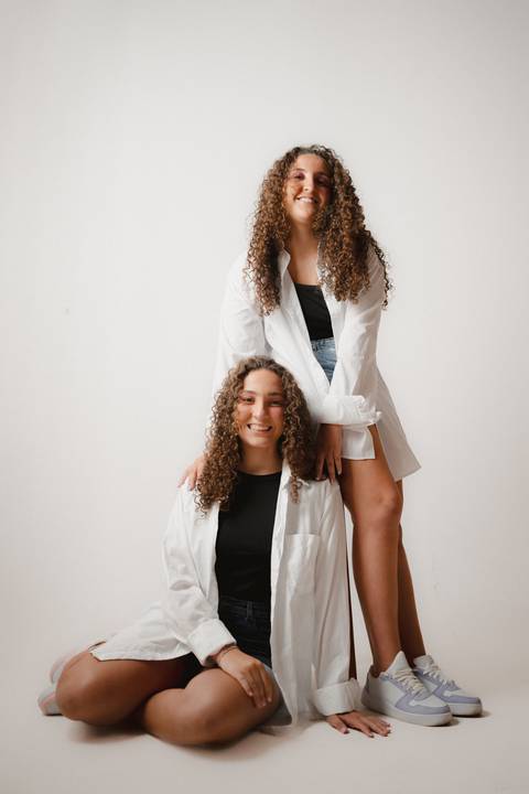 Ensaio debutante

Debutantes gêmeas

Michaella e Gabriella

Ensaio em estúdio

Sessão fotográfica 15 anos

Inclusão e diversidade

Autismo e representatividade'
