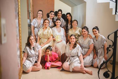 Making of da noiva Mariana na Aline Vivenda Presidente Prudente
Dia da noiva Aline Vivenda casamento Presidente Prudente
Noiva se preparando para casamento em Presidente Prudente
Noiva com vestido minimalista Ideal Dresses'