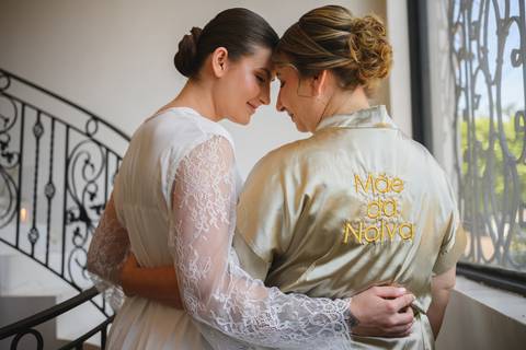 Making of da noiva Mariana na Aline Vivenda Presidente Prudente
Dia da noiva Aline Vivenda casamento Presidente Prudente
Noiva se preparando para casamento em Presidente Prudente
Noiva com vestido minimalista Ideal Dresses'