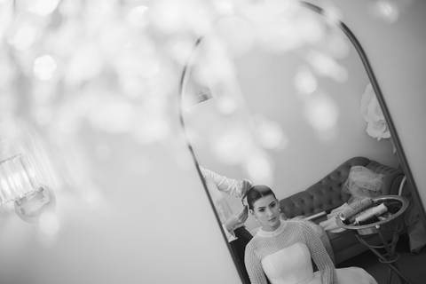 Making of da noiva Mariana na Aline Vivenda Presidente Prudente
Dia da noiva Aline Vivenda casamento Presidente Prudente
Noiva se preparando para casamento em Presidente Prudente
Noiva com vestido minimalista Ideal Dresses'