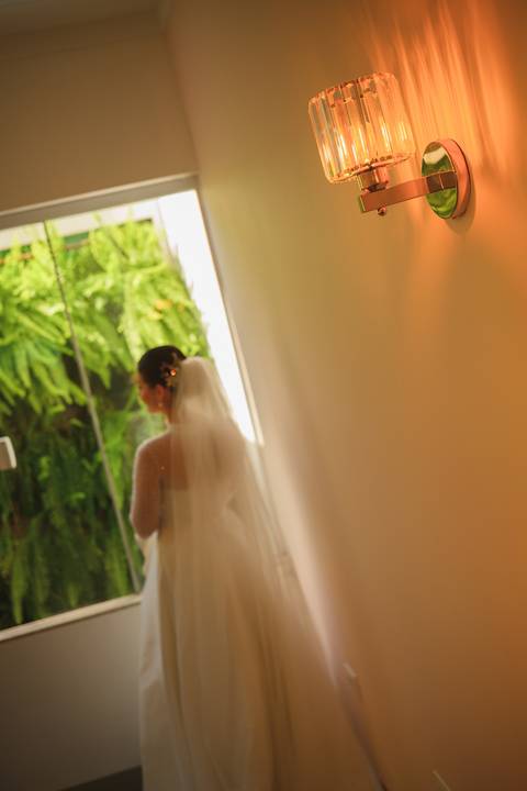 Making of da noiva Mariana na Aline Vivenda Presidente Prudente
Dia da noiva Aline Vivenda casamento Presidente Prudente
Noiva se preparando para casamento em Presidente Prudente
Noiva com vestido minimalista Ideal Dresses'