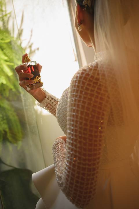 Making of da noiva Mariana na Aline Vivenda Presidente Prudente
Dia da noiva Aline Vivenda casamento Presidente Prudente
Noiva se preparando para casamento em Presidente Prudente
Noiva com vestido minimalista Ideal Dresses'