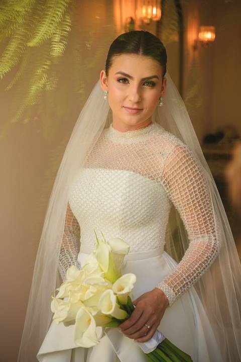 Making of da noiva Mariana na Aline Vivenda Presidente Prudente
Dia da noiva Aline Vivenda casamento Presidente Prudente
Noiva se preparando para casamento em Presidente Prudente
Noiva com vestido minimalista Ideal Dresses'