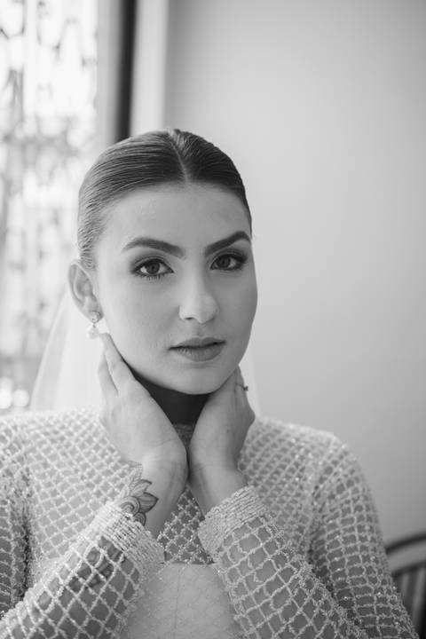 Making of da noiva Mariana na Aline Vivenda Presidente Prudente
Dia da noiva Aline Vivenda casamento Presidente Prudente
Noiva se preparando para casamento em Presidente Prudente
Noiva com vestido minimalista Ideal Dresses'