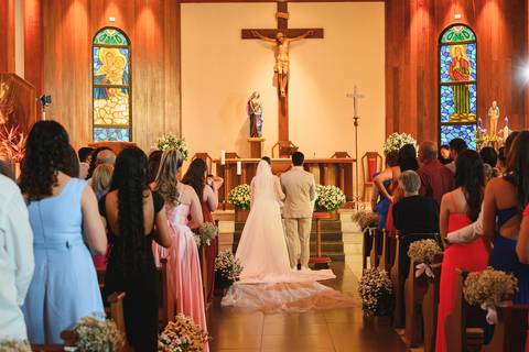 Casamento Paróquia São Miguel Arcanjo Presidente Prudente
Cerimônia religiosa casamento Mariana e Gabriel
Entrada da noiva na igreja São Miguel Arcanjo
Troca de alianças casamento religioso Presidente Prudente'