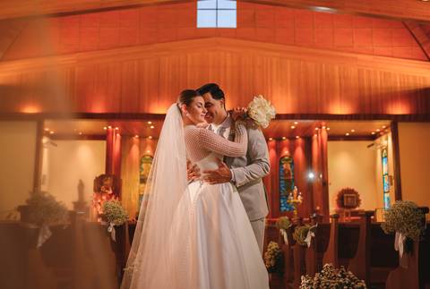 Casamento Paróquia São Miguel Arcanjo Presidente Prudente
Cerimônia religiosa casamento Mariana e Gabriel
Entrada da noiva na igreja São Miguel Arcanjo
Troca de alianças casamento religioso Presidente Prudente'