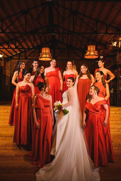 Ensaio dos noivos Mariana e Gabriel casamento Presidente Prudente
Fotos românticas dos noivos após cerimônia
Retrato dos noivos casamento elegante Presidente Prudente
Casal recém-casado sessão de fotos casamento'