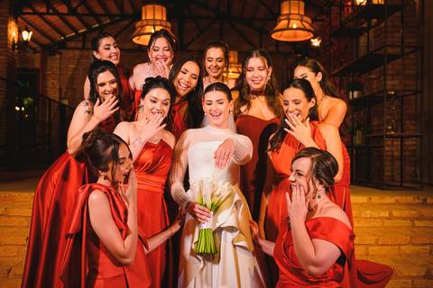 Ensaio dos noivos Mariana e Gabriel casamento Presidente Prudente
Fotos românticas dos noivos após cerimônia
Retrato dos noivos casamento elegante Presidente Prudente
Casal recém-casado sessão de fotos casamento'