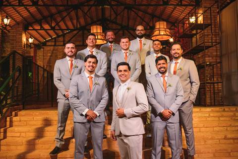 Ensaio dos noivos Mariana e Gabriel casamento Presidente Prudente
Fotos românticas dos noivos após cerimônia
Retrato dos noivos casamento elegante Presidente Prudente
Casal recém-casado sessão de fotos casamento'