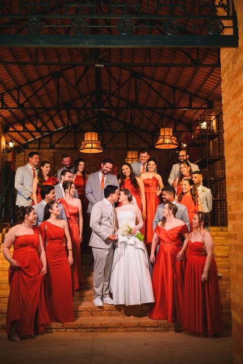 Ensaio dos noivos Mariana e Gabriel casamento Presidente Prudente
Fotos românticas dos noivos após cerimônia
Retrato dos noivos casamento elegante Presidente Prudente
Casal recém-casado sessão de fotos casamento'