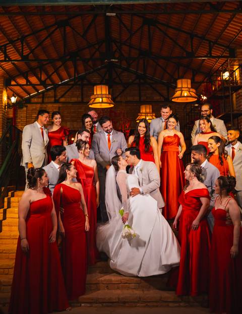 Ensaio dos noivos Mariana e Gabriel casamento Presidente Prudente
Fotos românticas dos noivos após cerimônia
Retrato dos noivos casamento elegante Presidente Prudente
Casal recém-casado sessão de fotos casamento'