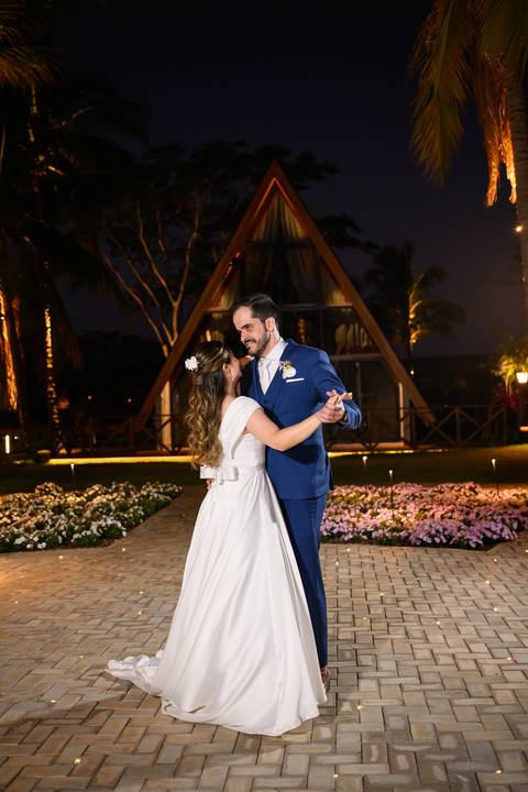 festa de casamento Recanto D’Angelos

recepção de casamento Osvaldo Cruz

festa de casamento elegante

fotografia festa casamento interior SP

entrada dos noivos festa'