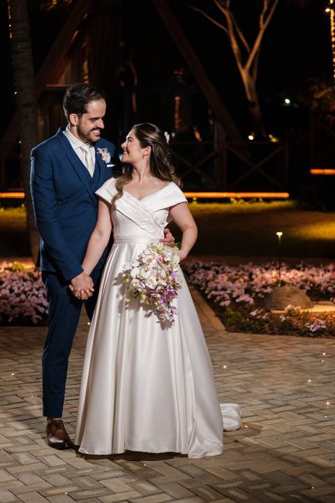 festa de casamento Recanto D’Angelos

recepção de casamento Osvaldo Cruz

festa de casamento elegante

fotografia festa casamento interior SP

entrada dos noivos festa'