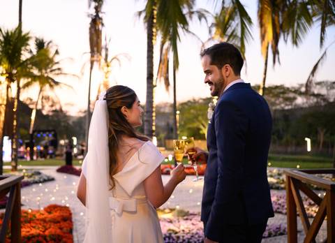 festa de casamento Recanto D’Angelos

recepção de casamento Osvaldo Cruz

festa de casamento elegante

fotografia festa casamento interior SP

entrada dos noivos festa'