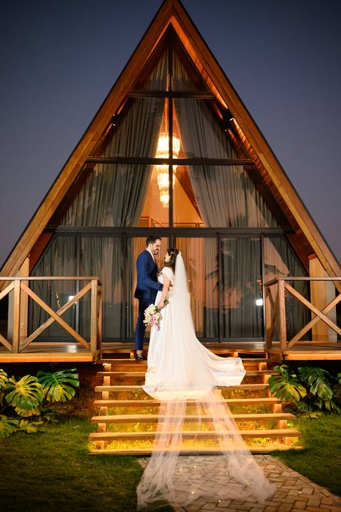 festa de casamento Recanto D’Angelos

recepção de casamento Osvaldo Cruz

festa de casamento elegante

fotografia festa casamento interior SP

entrada dos noivos festa'