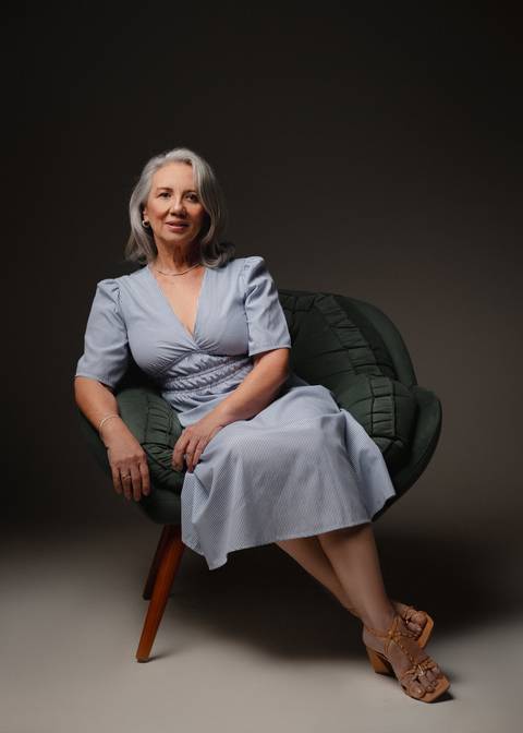 ensaio fotográfico feminino, ensaio em estúdio, fotografia feminina, ensaio elegante, fotografia profissional, ensaio de mulher, estúdio fotográfico, ensaio autoral, fotografia de personalidade'